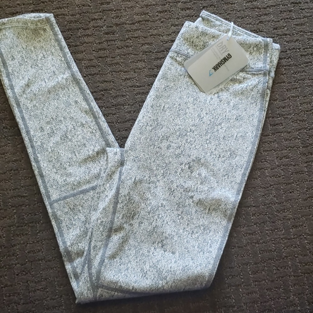 Gym shark leggings